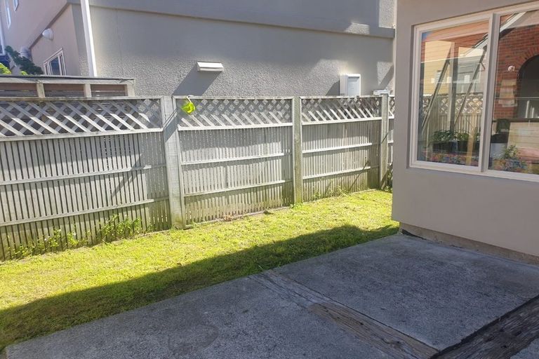 Photo of property in 25b The Quadrant, Miramar, Wellington, 6022