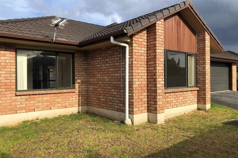 Photo of property in 16 Erne Crescent, East Tamaki, Auckland, 2016