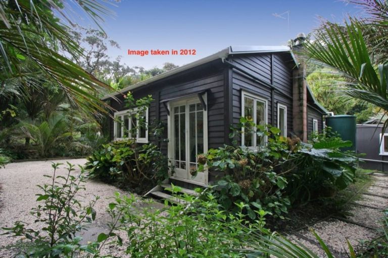 Photo of property in 52 Beach Valley Road, Piha, New Lynn, 0772