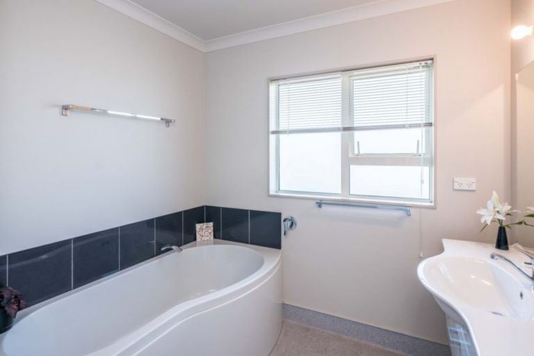 Photo of property in 6 Mahana Road, Paraparaumu Beach, Paraparaumu, 5032