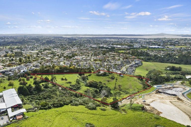 Photo of property in 16 Babich Road, Henderson Valley, Auckland, 0614