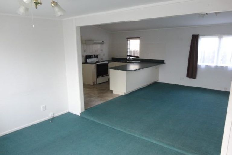 Photo of property in 19 Archibald Road, Kelston, Auckland, 0602