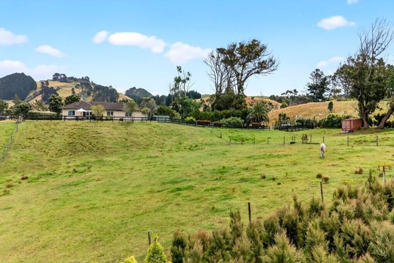 Photo of property in 1014 South Head Road, South Head, Helensville, 0874