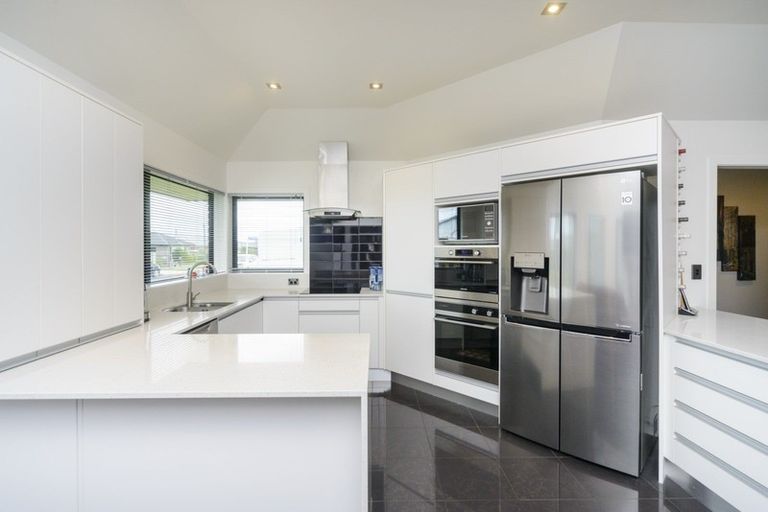 Photo of property in 14 Pegasus Place, Kelvin Grove, Palmerston North, 4414