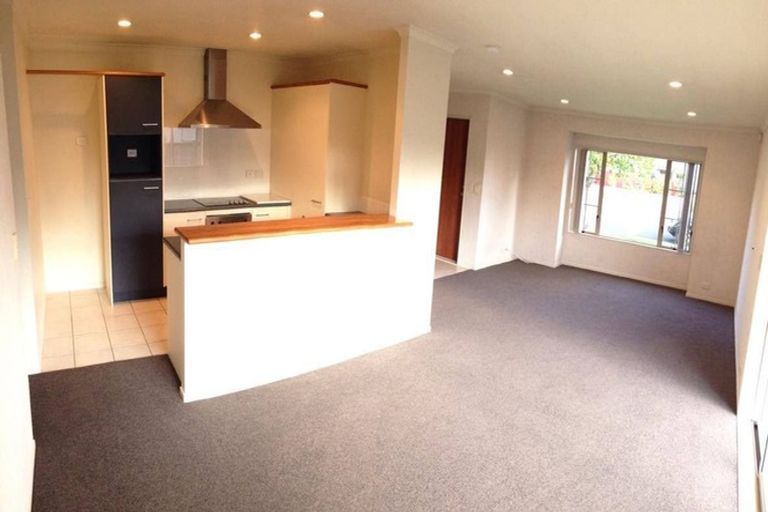 Photo of property in 98 Riverton Drive, Randwick Park, Auckland, 2105