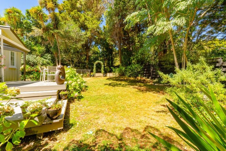 Photo of property in 31 Tane Road, Laingholm, Auckland, 0604