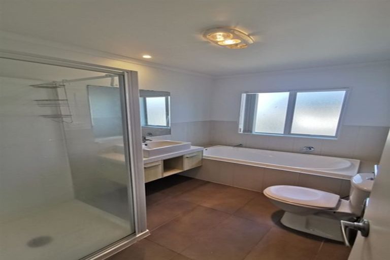 Photo of property in 100 Stancombe Road, Flat Bush, Auckland, 2016