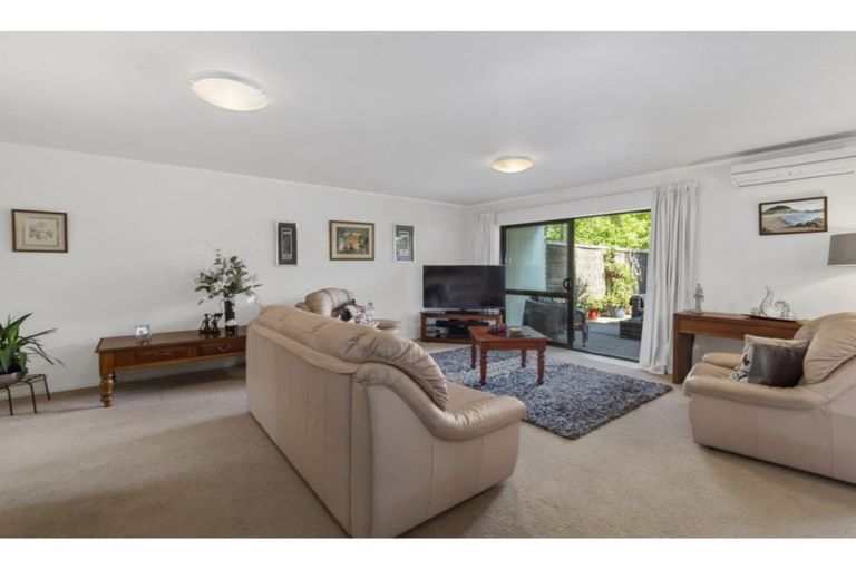 Photo of property in 2/90 Albany Highway, Greenhithe, Auckland, 0632