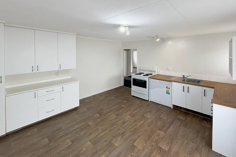 Photo of property in 86 Stillwater Place, Westbrook, Palmerston North, 4412
