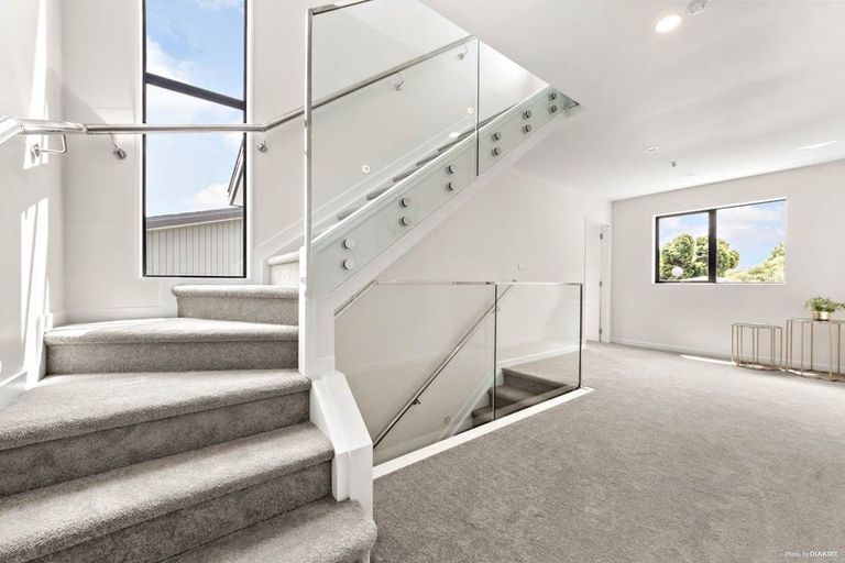 Photo of property in 37b Kingdale Road, Henderson, Auckland, 0610