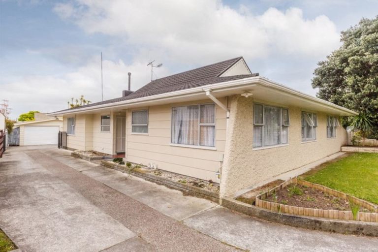 Photo of property in 19 Terry Crescent, Milson, Palmerston North, 4414