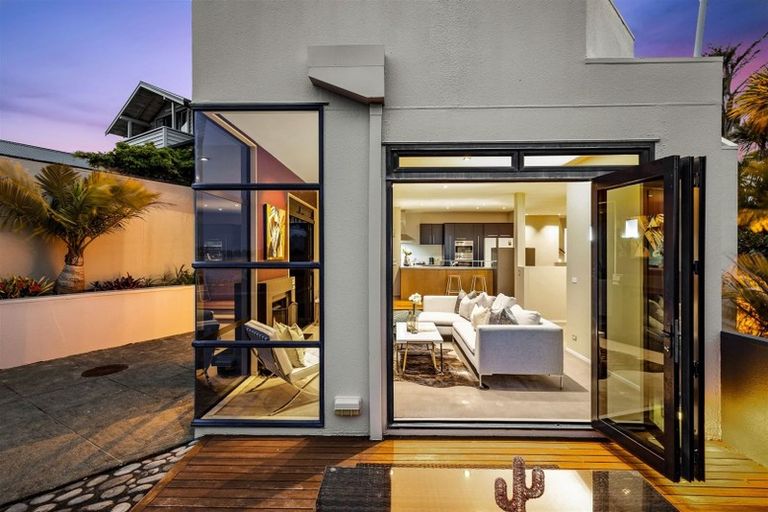 Photo of property in 11 Waimana Avenue, Northcote Point, Auckland, 0627