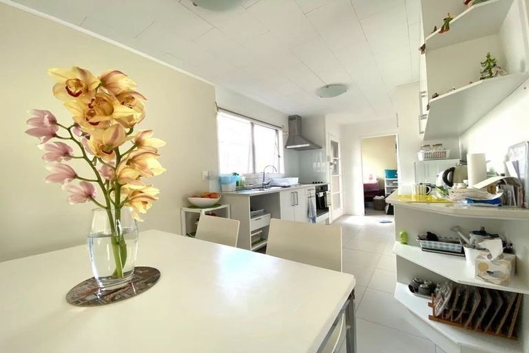 Photo of property in 59 Lavery Place, Sunnynook, Auckland, 0632