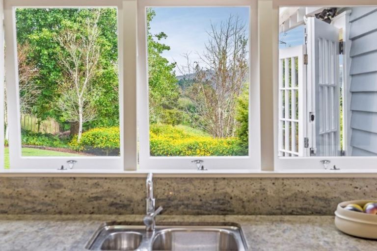 Photo of property in 81 Oraha Road, Kumeu, 0892