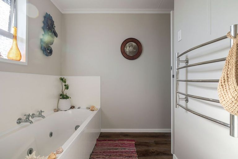 Photo of property in 6 Drury Street, Cloverlea, Palmerston North, 4412