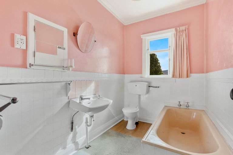 Photo of property in 32 Mornington Road, Balaclava, Dunedin, 9011