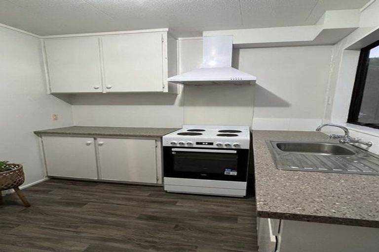 Photo of property in 26a Cheltenham Terrace, Newlands, Wellington, 6037