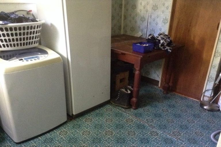 Photo of property in 10 Taungata Road, York Bay, Lower Hutt, 5013