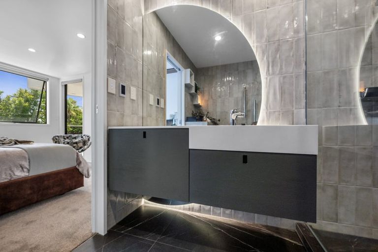 Photo of property in 1c/175 Hurstmere Road, Takapuna, Auckland, 0622