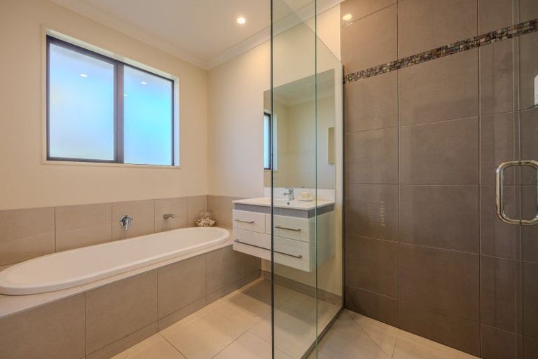 Photo of property in 32 Infinity Drive, Wanaka, 9305