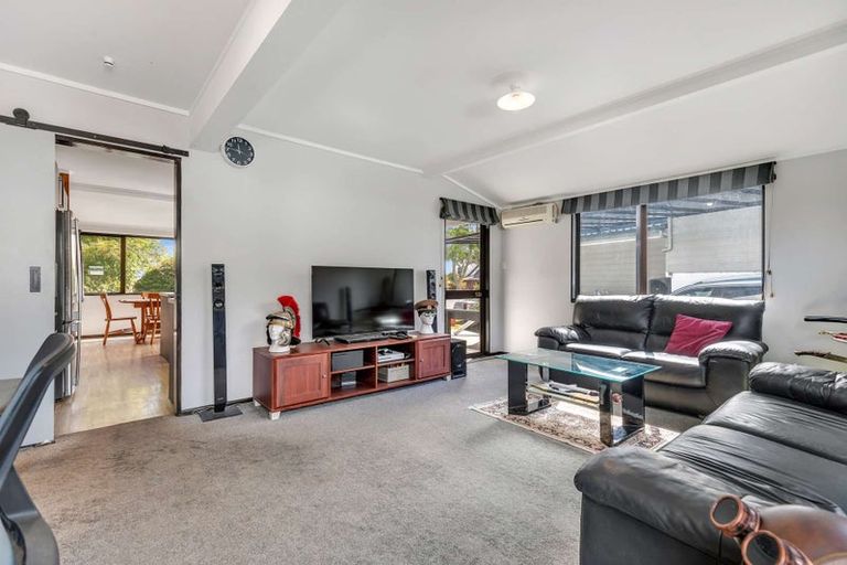 Photo of property in 26 Aquarius Drive, Kawaha Point, Rotorua, 3010
