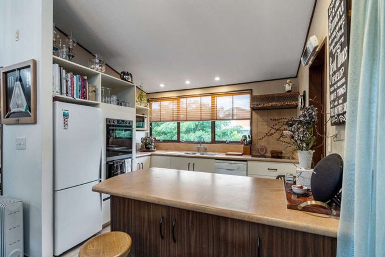 Photo of property in 2 Exeter Place, Tihiotonga, Rotorua, 3015