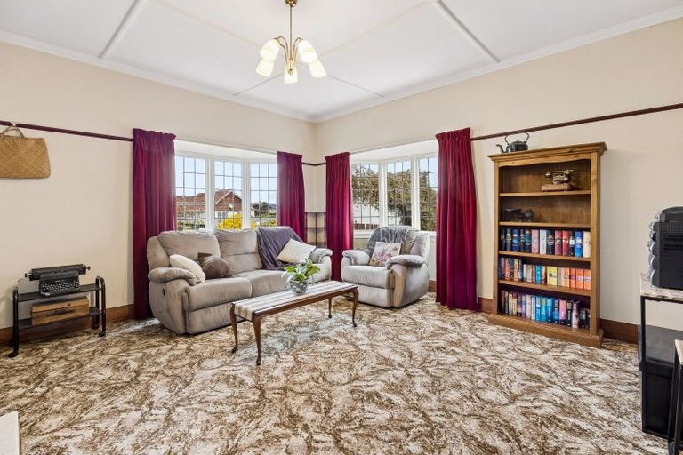 Photo of property in 58 Hargest Crescent, Saint Kilda, Dunedin, 9012