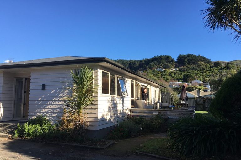 Photo of property in 17a Findlay Street, Tawa, Wellington, 5028