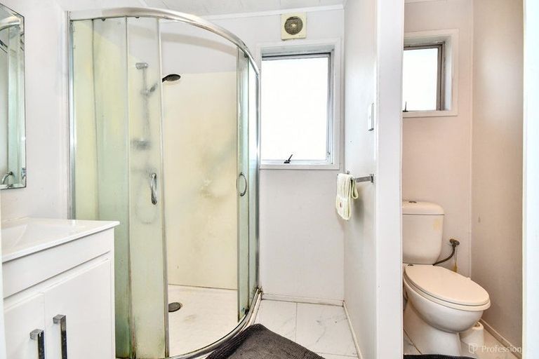 Photo of property in 12a John Walker Drive, Manurewa, Auckland, 2102