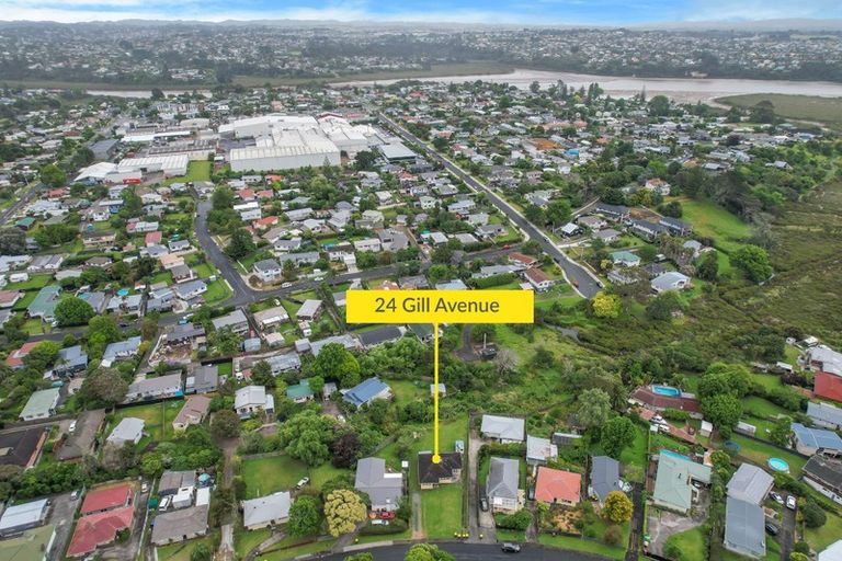 Photo of property in 24 Gill Avenue, Te Atatu Peninsula, Auckland, 0610