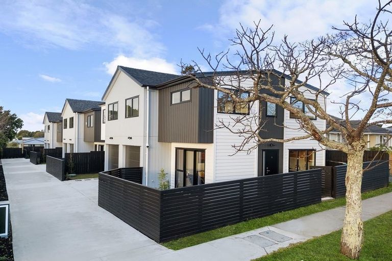 Photo of property in 37b Flanshaw Road, Te Atatu South, Auckland, 0610