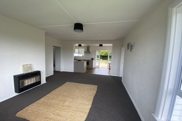 Photo of property in 69 Collingwood Street, Eltham, 4322