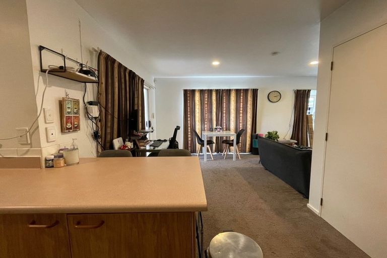 Photo of property in 12 Mandeville Place, Unsworth Heights, Auckland, 0632