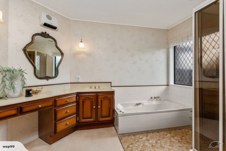 Photo of property in 10 Wilmington Place, Forrest Hill, Auckland, 0620