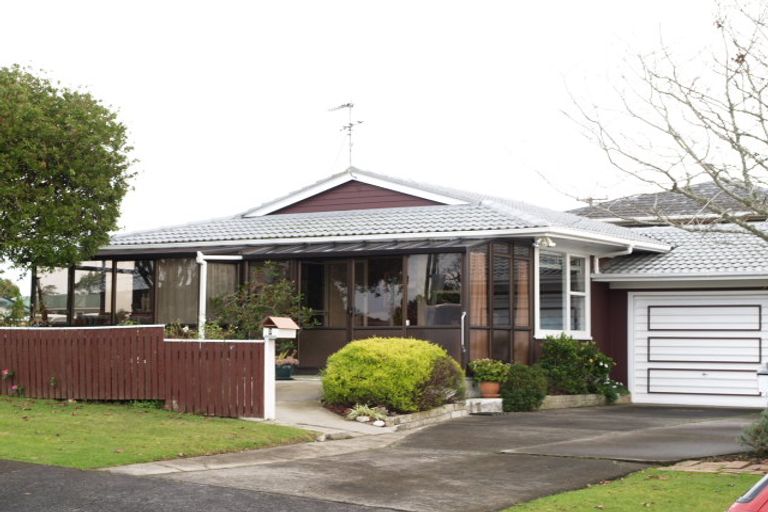 Photo of property in 2 Reydon Place, Cockle Bay, Auckland, 2014