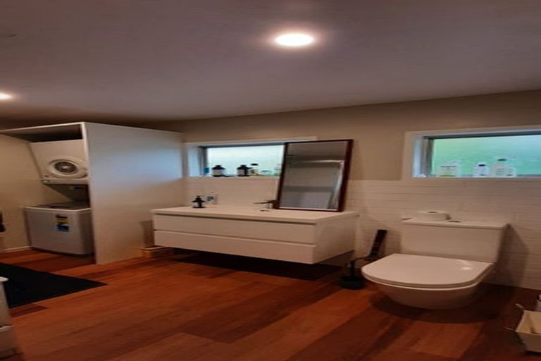 Photo of property in 37 West Lynn Road, Titirangi, Auckland, 0604