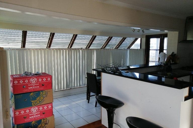 Photo of property in 32 Golf Road, New Lynn, Auckland, 0600