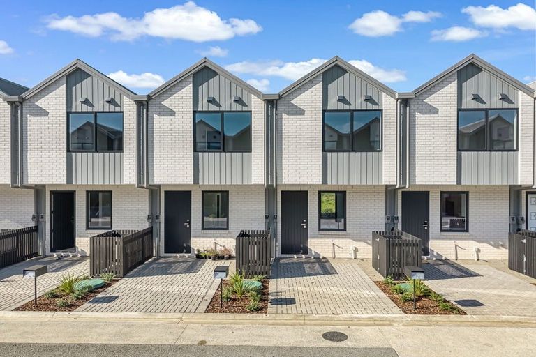 Photo of property in 2/21 Makomako Drive, Orewa, 0931