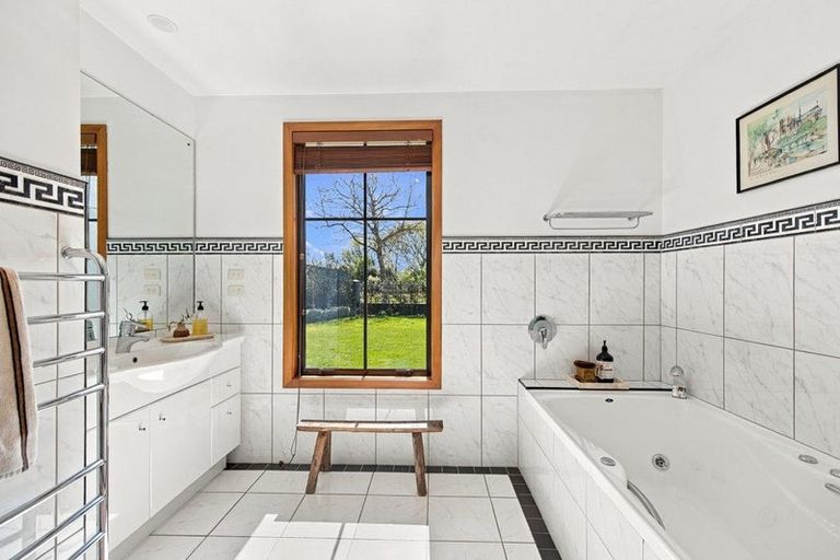 Photo of property in 40 Willowview Drive, Redwood, Christchurch, 8051