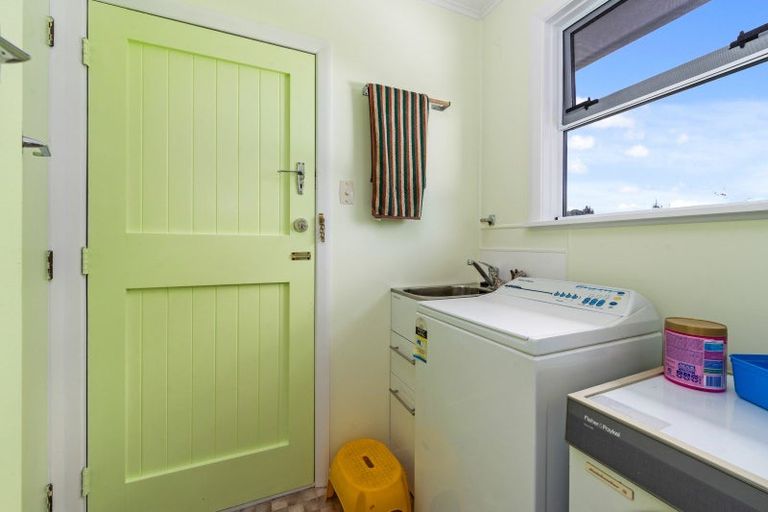 Photo of property in 6 Waugh Street, Kimbolton, 4777