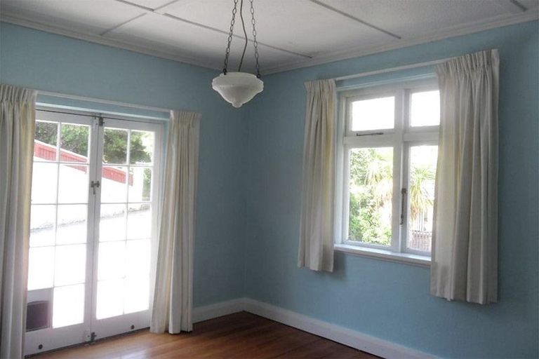 Photo of property in 44 Tio Tio Road, Miramar, Wellington, 6022