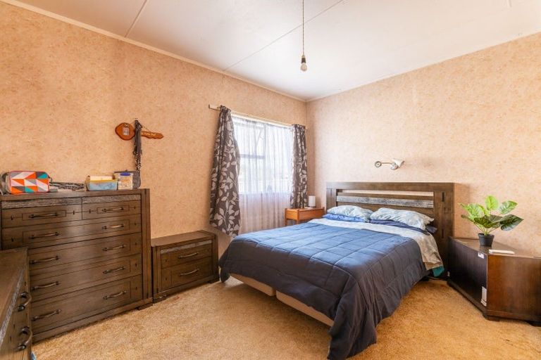 Photo of property in 2 Gladstone Street, Dannevirke, 4930