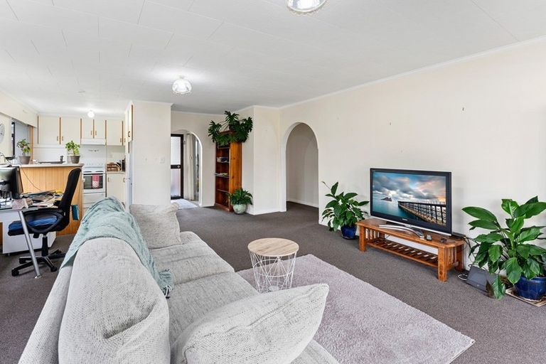 Photo of property in 1 Nikau Place, Otaki, 5512