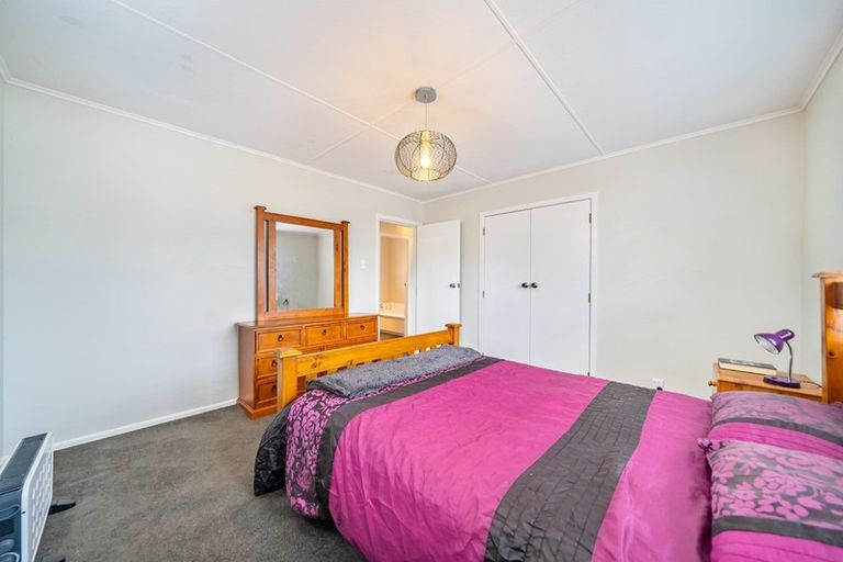 Photo of property in 63 Norana Road, Timberlea, Upper Hutt, 5018