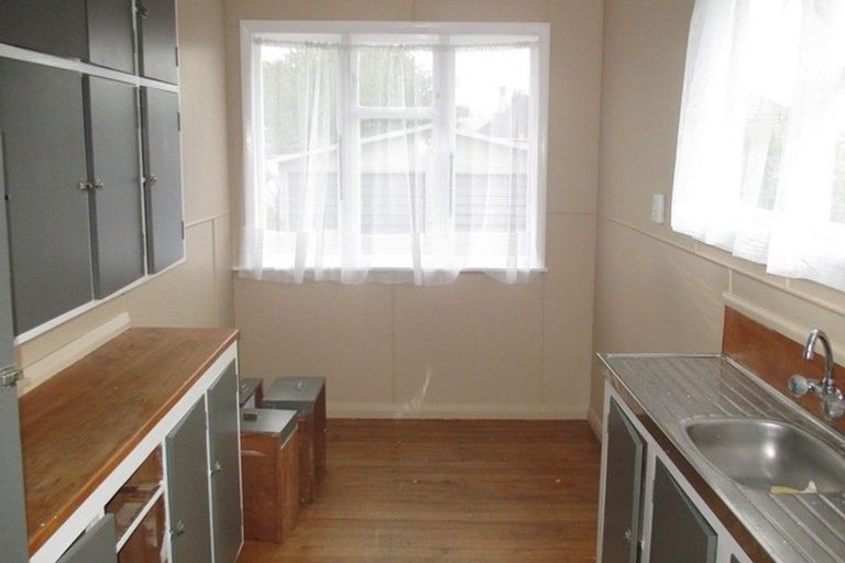 Photo of property in 5 Douglas Crescent, Fairfield, Hamilton, 3214