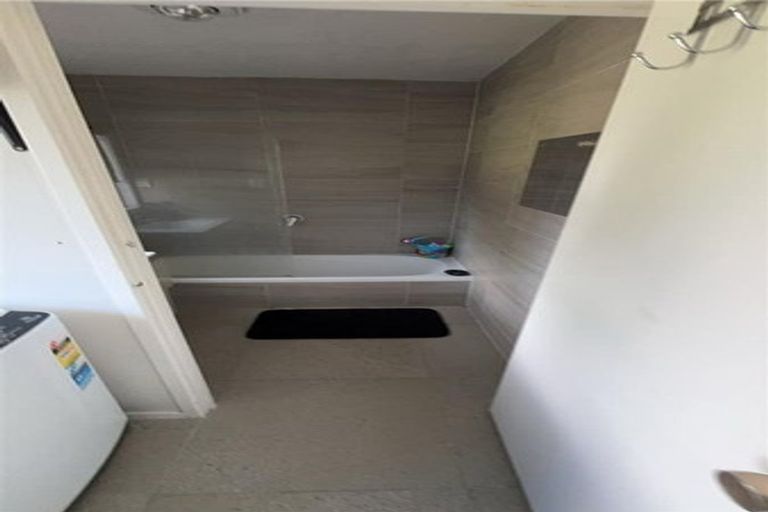 Photo of property in 30 Silverstone Place, Henderson, Auckland, 0612