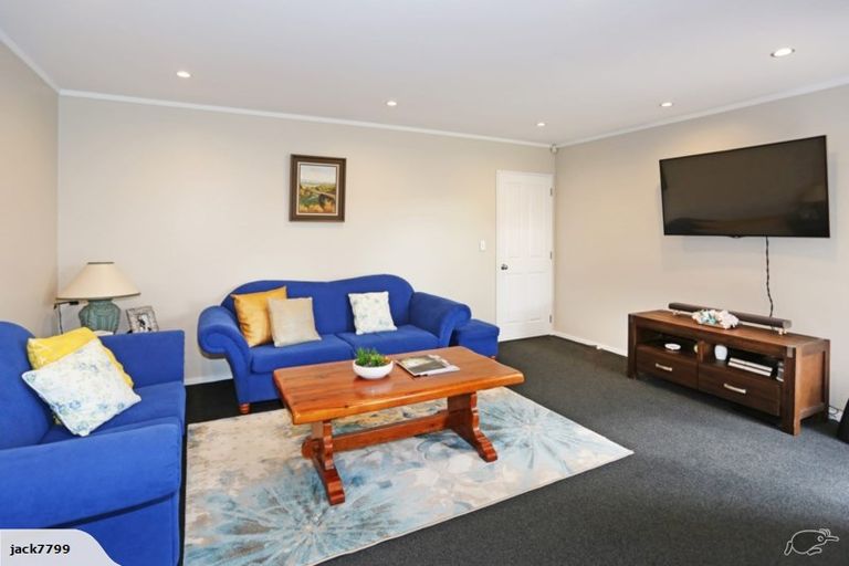 Photo of property in 3 Glenross Drive, Wattle Downs, Auckland, 2103