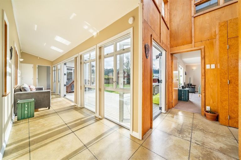 Photo of property in 24 Glen Road, Stokes Valley, Lower Hutt, 5019