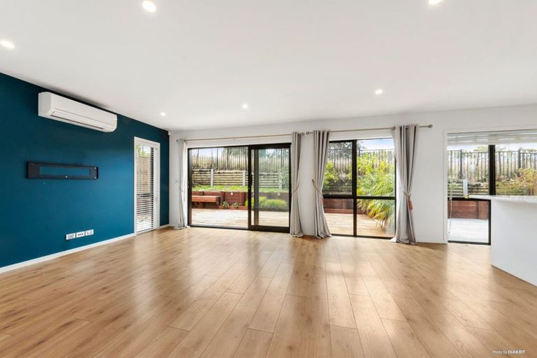 Photo of property in 42 Accolage Boulevard, Kumeu, 0810