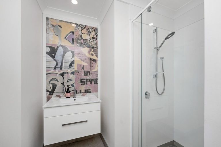 Photo of property in 52 Nimmo Avenue West, Waikanae, 5036